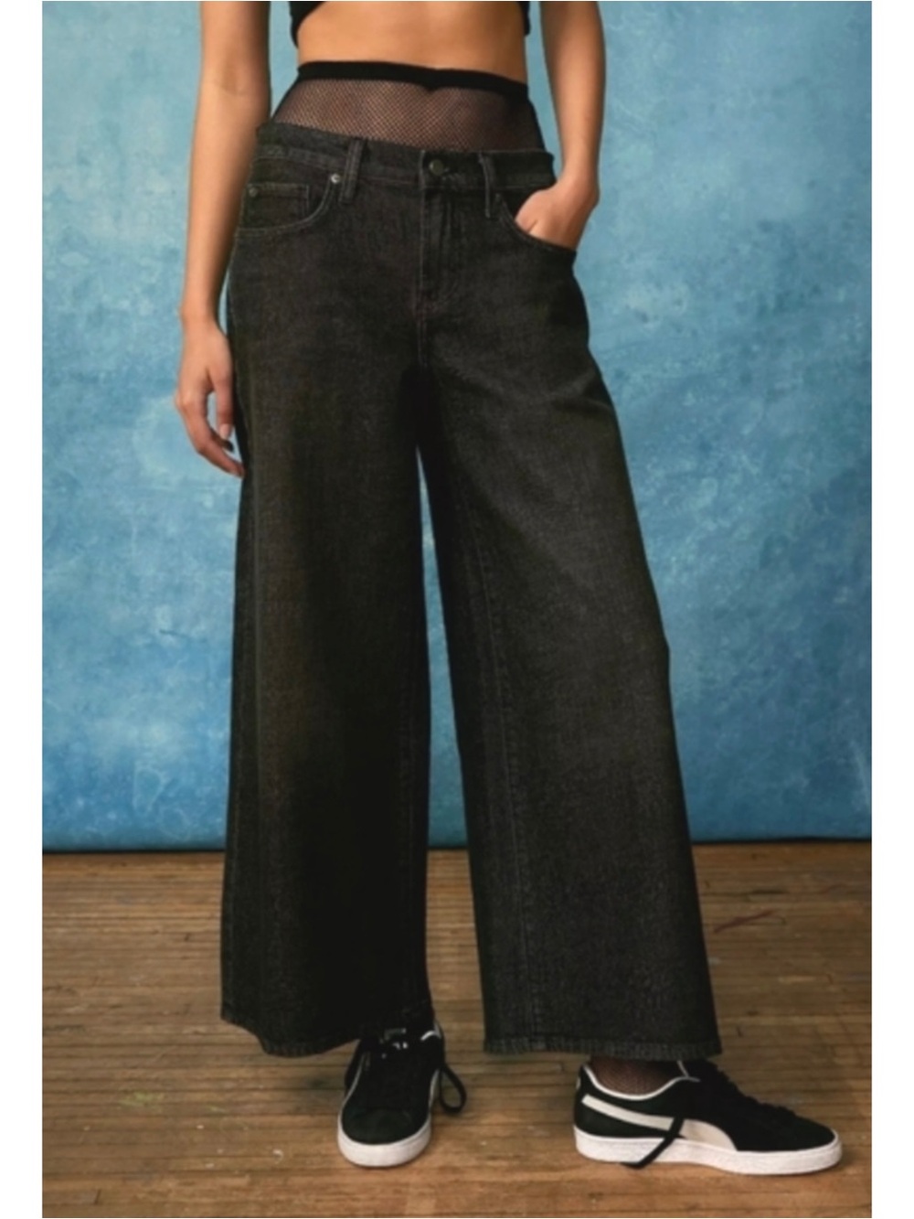 Urban Outfitters BDG Black Cowboy Crop Wide-Leg Slouchy Jeans Size 27